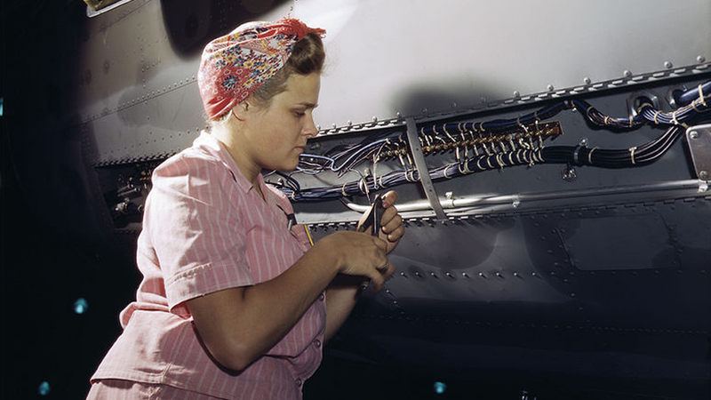 Illustration for article titled Stunning, Rare Photos of the Women Workers of WWII
